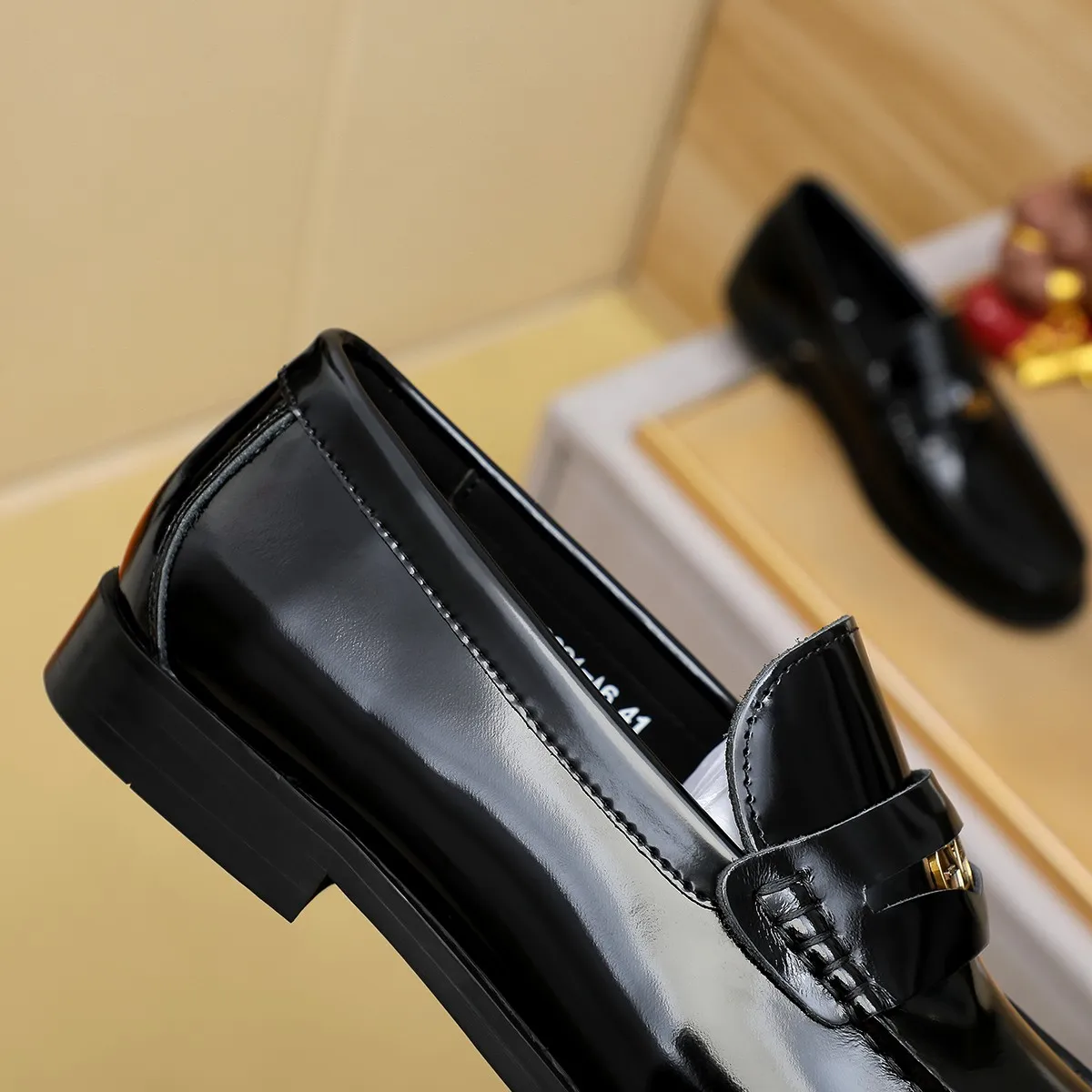 Men's shoes 460 💰 Louis Vuitton LV ® 🆕 model 🔛 full shoe counter, first layer cowhide, 🐂leather lining casual shoes for men, super soft outsole, a must-have for driving. Synchronized with the counter, original first layer cowhide, completely 1:1 mold customization 🌹 top version, color optional! Number: 38-44 (45.46 customized)